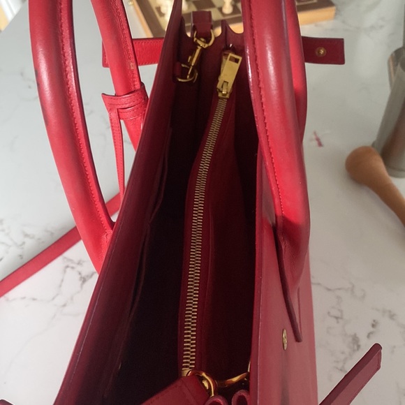 Gorgeous Red Saint Laurent Classic Tote (Sac de Jour) - Picture 6 of 6